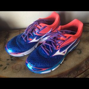 MIZUNO Wave Inspired 13 Women’s  Sneakers Size 7.5